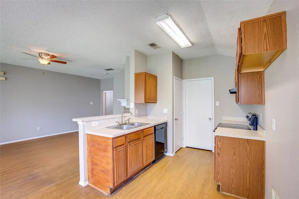 2363 Laurelhill Lane Fort Worth TX 76133