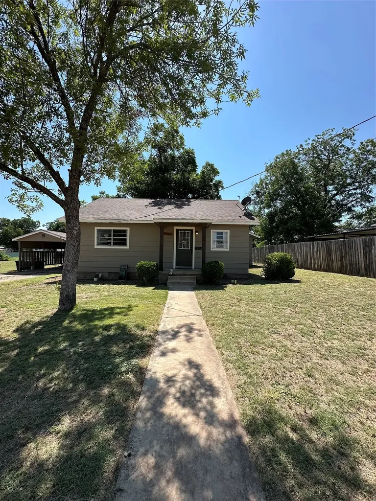 607 Fannin Street Winters TX 79567