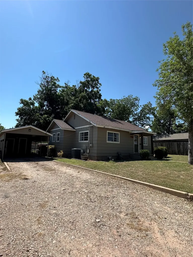 607 Fannin Street Winters TX 79567