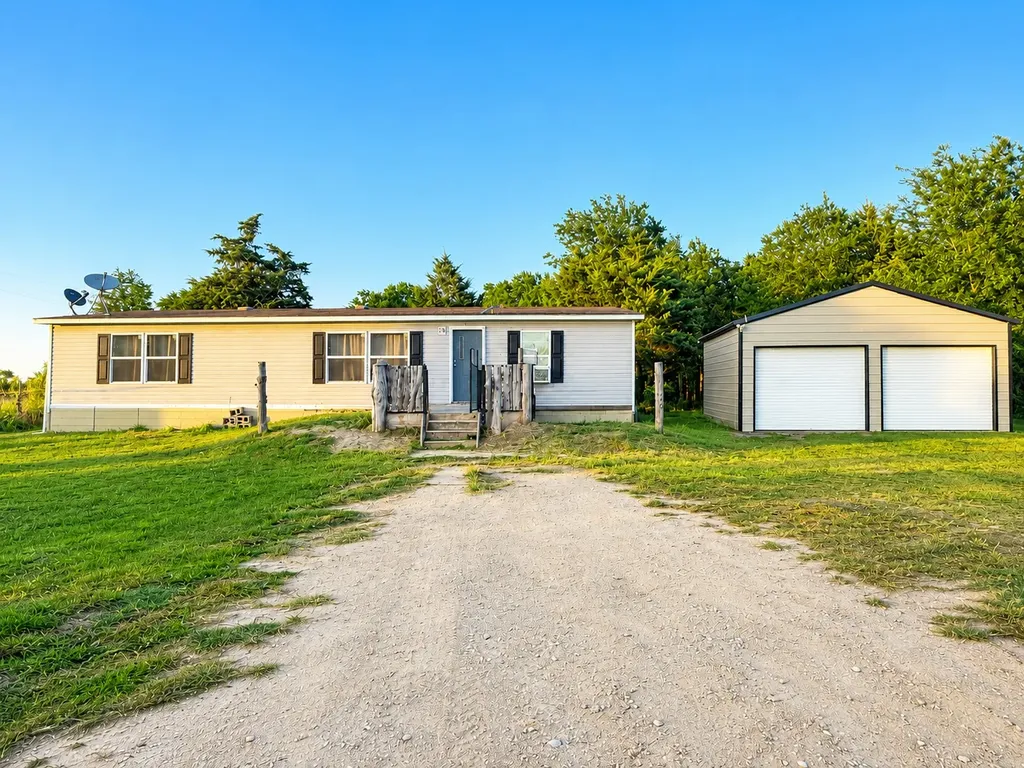 8883 County Road 2075 Powell TX 75153