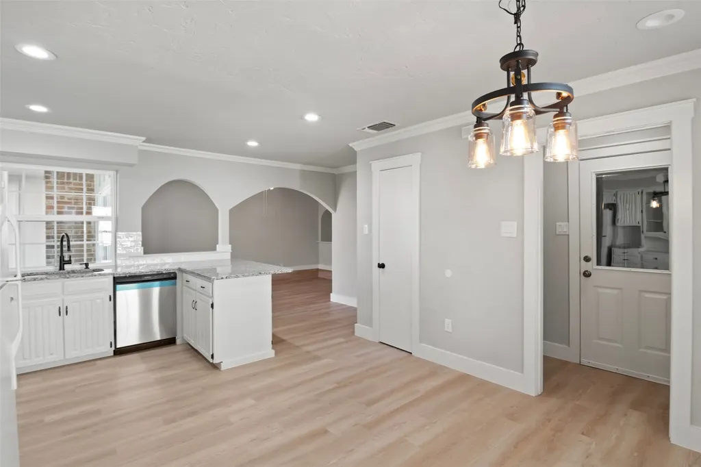 807 Salem Drive Arlington TX 76014