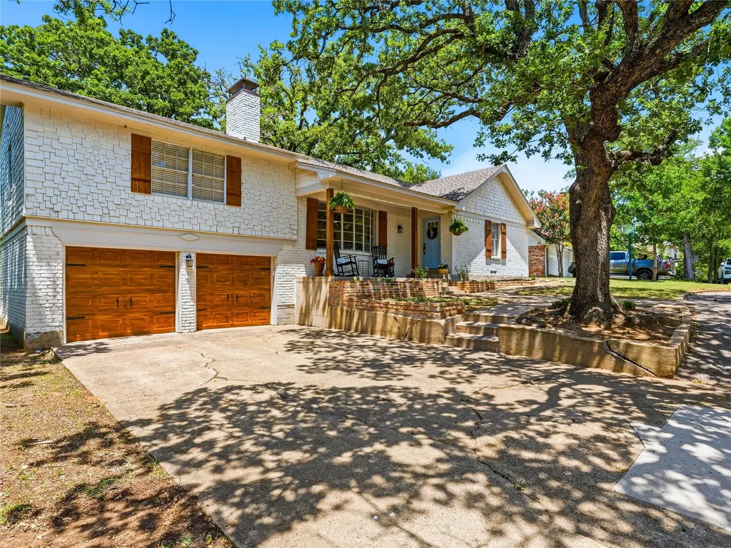 109 Oaktree Drive Highland Village TX 75077