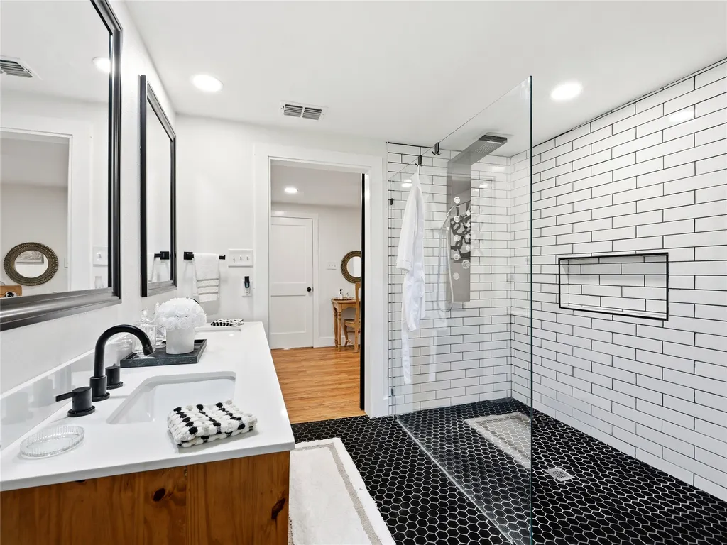 109 Oaktree Drive Highland Village TX 75077