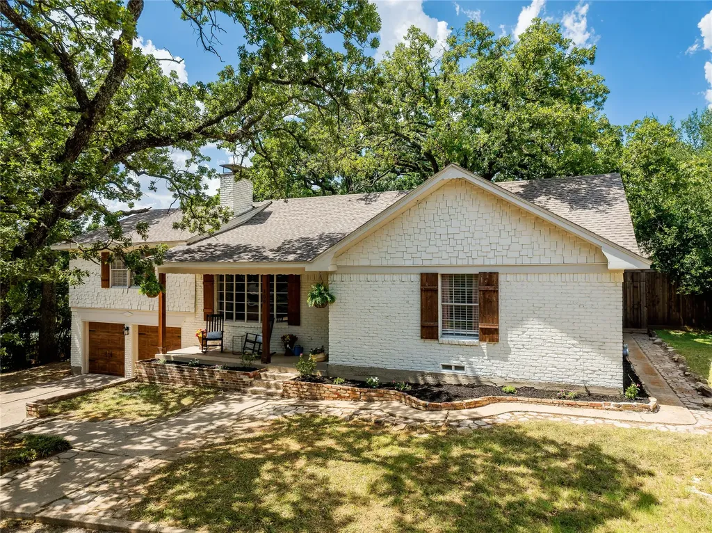 109 Oaktree Drive Highland Village TX 75077