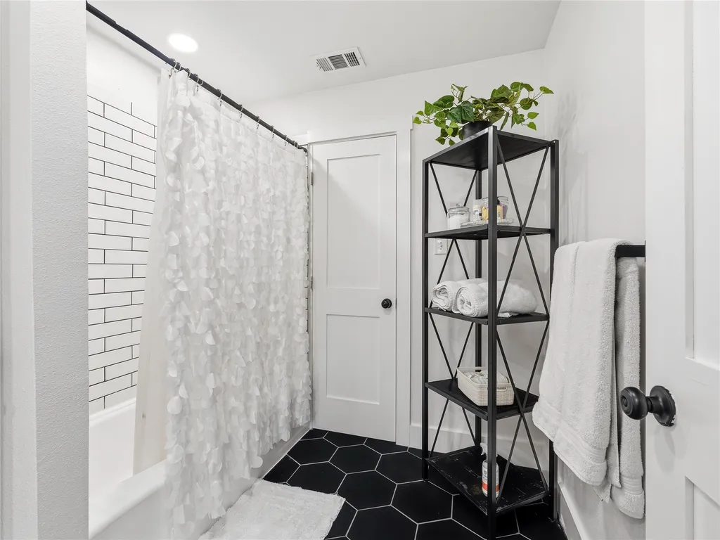 109 Oaktree Drive Highland Village TX 75077