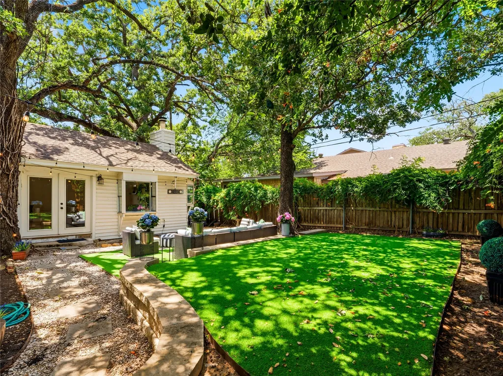 109 Oaktree Drive Highland Village TX 75077