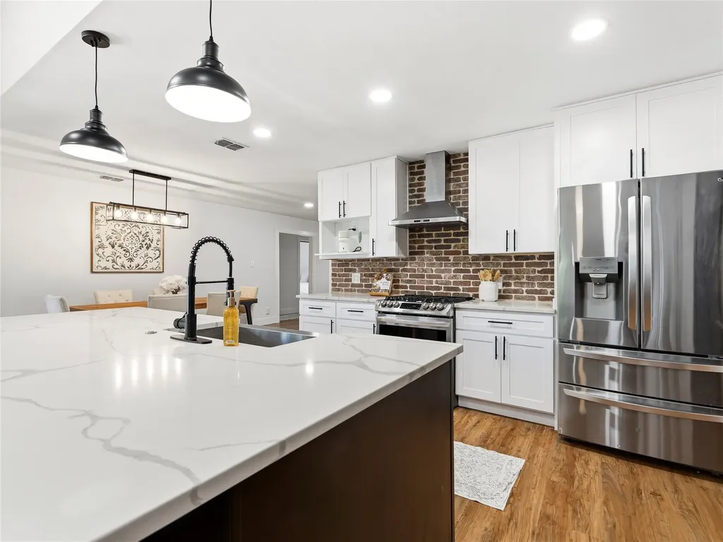 109 Oaktree Drive Highland Village TX 75077