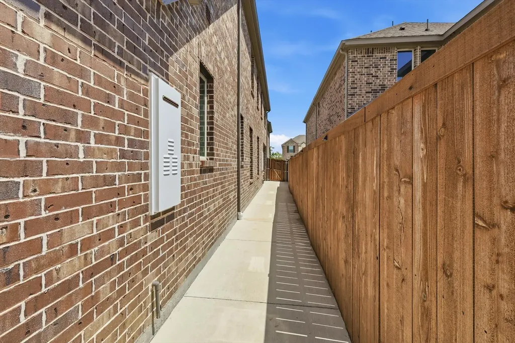 1261 Western Yarrow Avenue Justin TX 76247