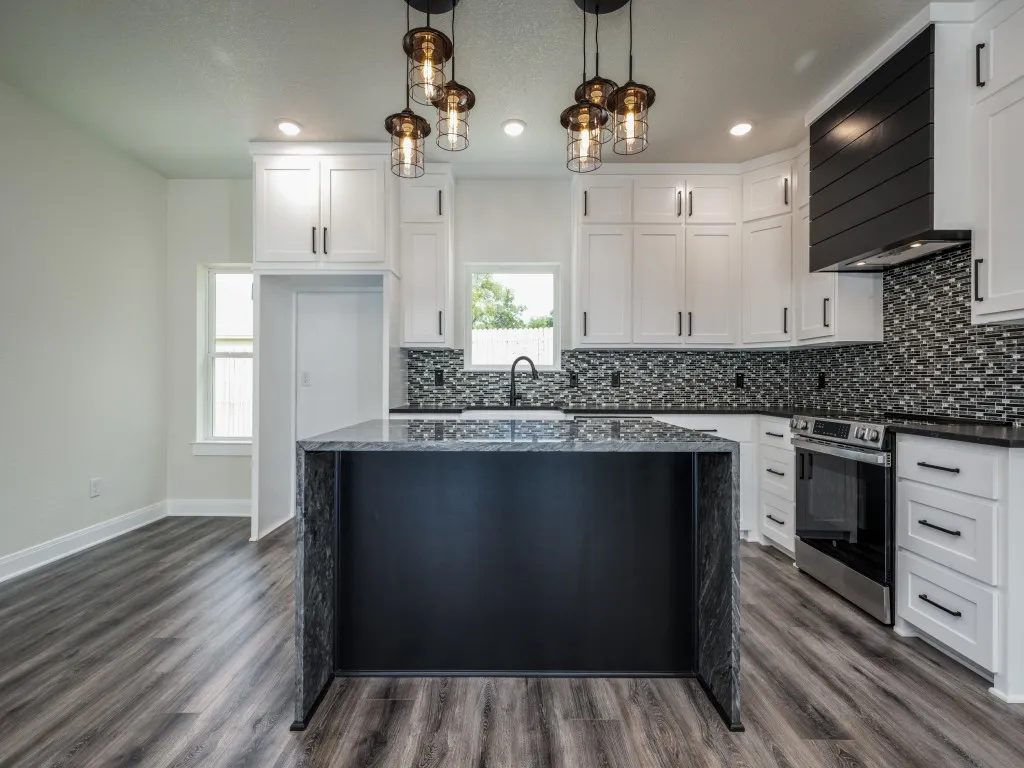 204 W Collins Decatur TX 76234