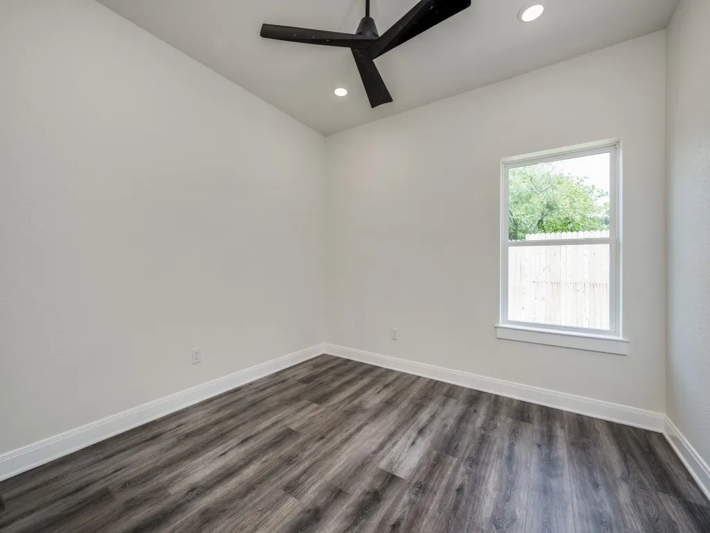 204 W Collins Decatur TX 76234