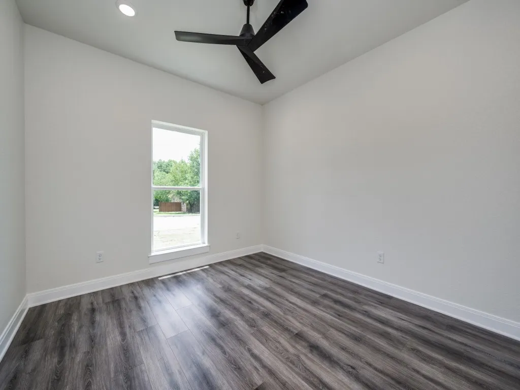 204 W Collins Decatur TX 76234