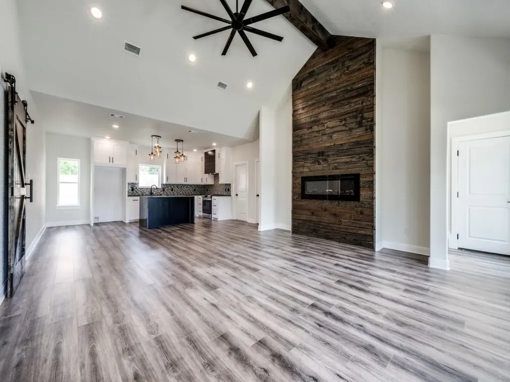 204 W Collins Decatur TX 76234