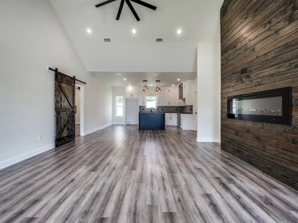 204 W Collins Decatur TX 76234