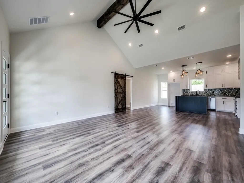 204 W Collins Decatur TX 76234
