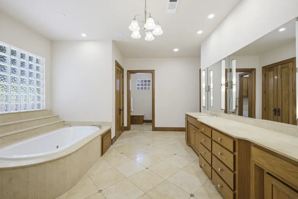 6816 Oak Hill Drive Fort Worth TX 76132