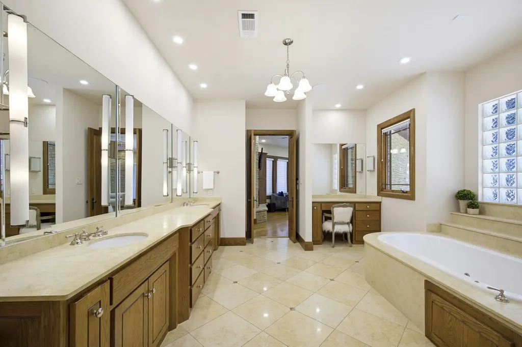 6816 Oak Hill Drive Fort Worth TX 76132