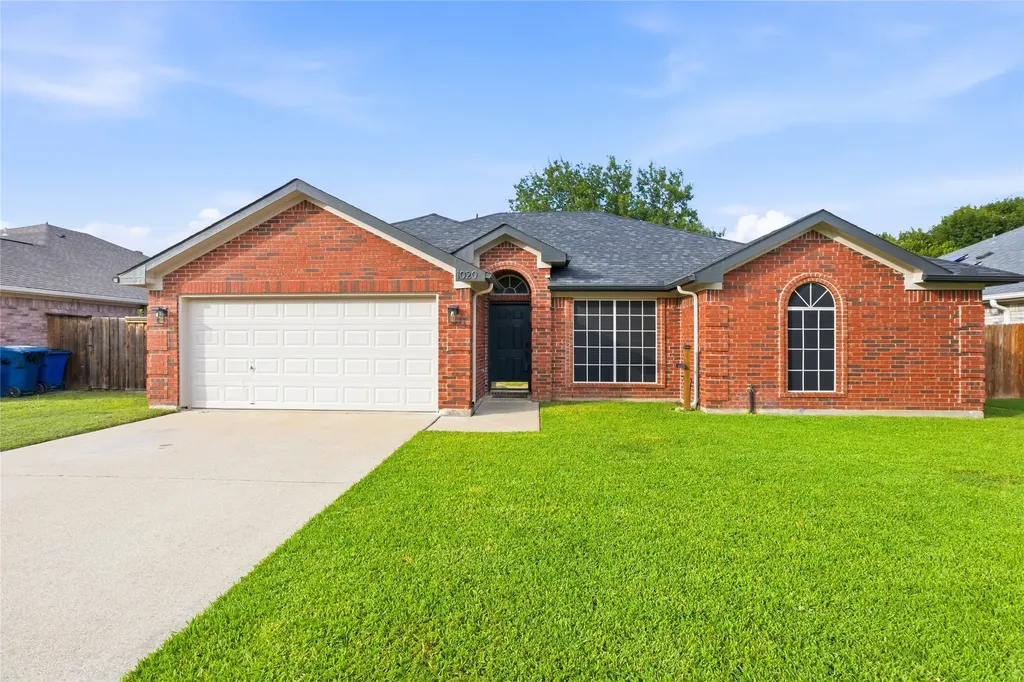 1020 Hannah Street Burleson TX 76028