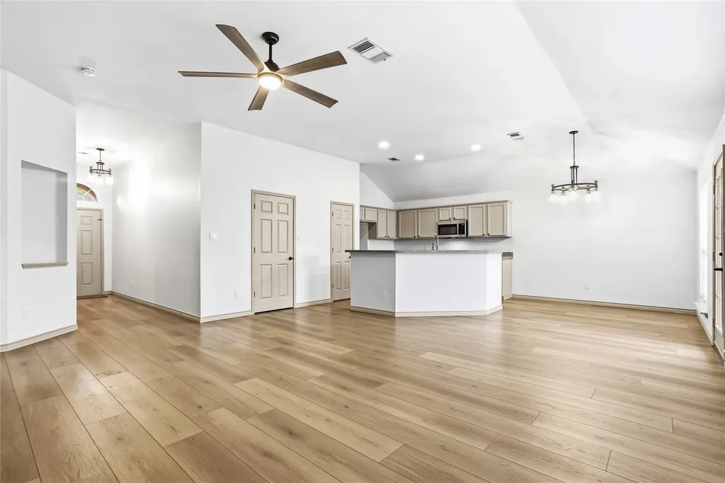 1020 Hannah Street Burleson TX 76028