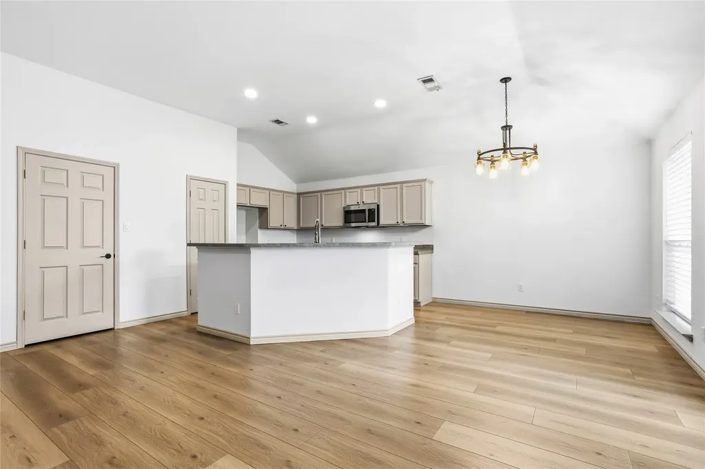 1020 Hannah Street Burleson TX 76028