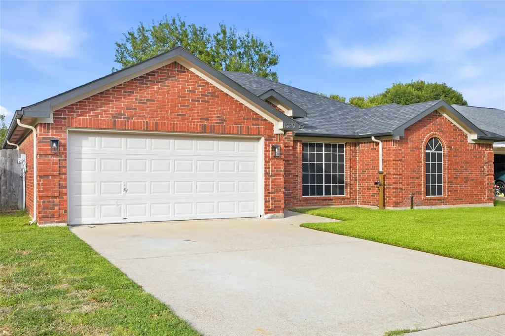 1020 Hannah Street Burleson TX 76028