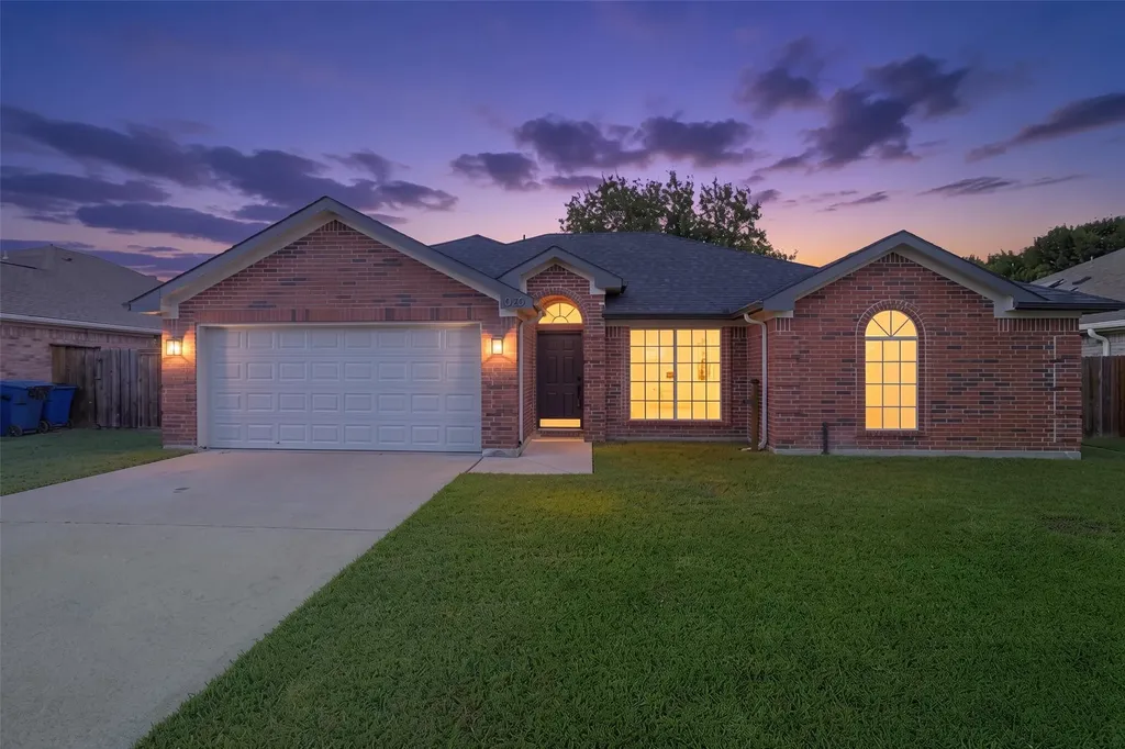 1020 Hannah Street Burleson TX 76028
