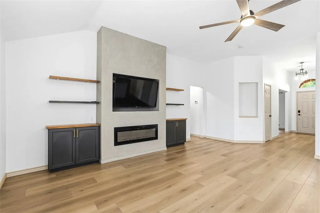 1020 Hannah Street Burleson TX 76028