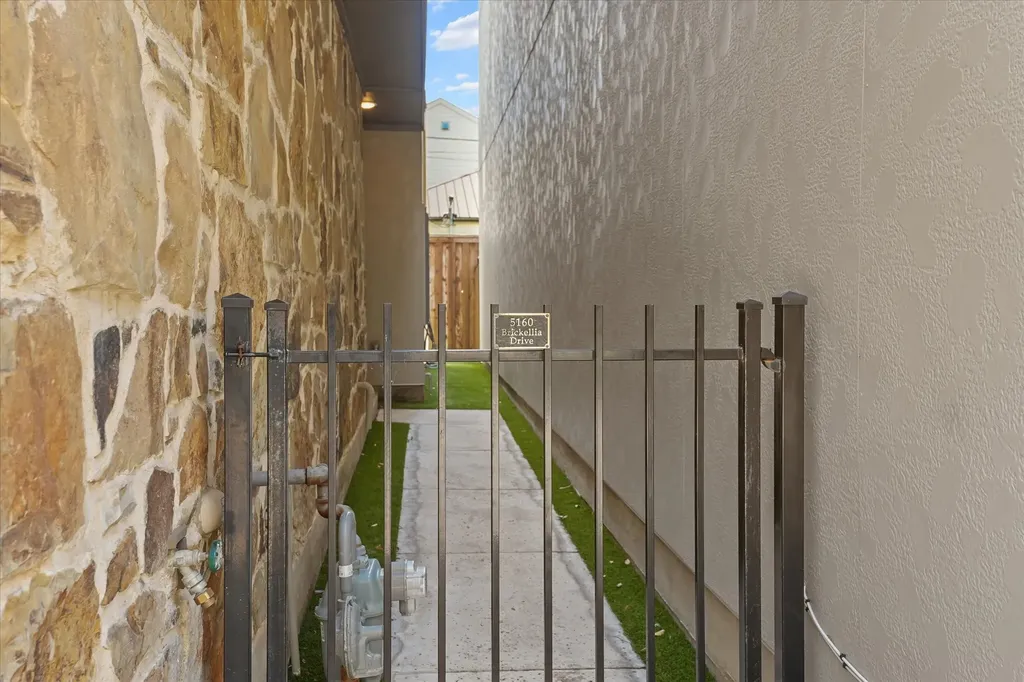 5160 Brickellia Drive Dallas TX 75209