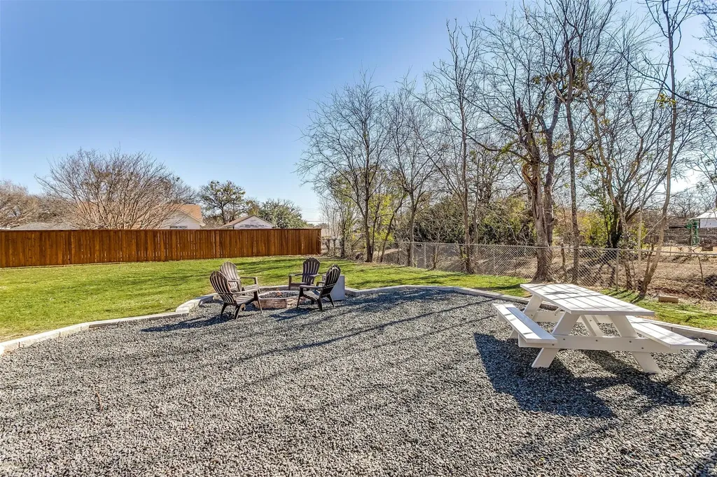 323 S Hannaford Street Granbury TX 76048