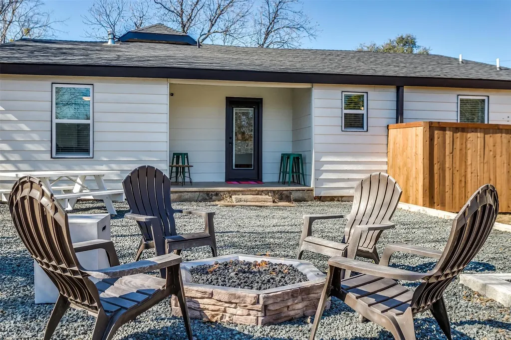 323 S Hannaford Street Granbury TX 76048
