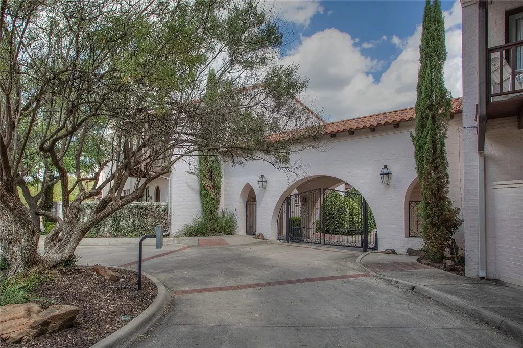 269 Casa Blanca Avenue Fort Worth TX 76107