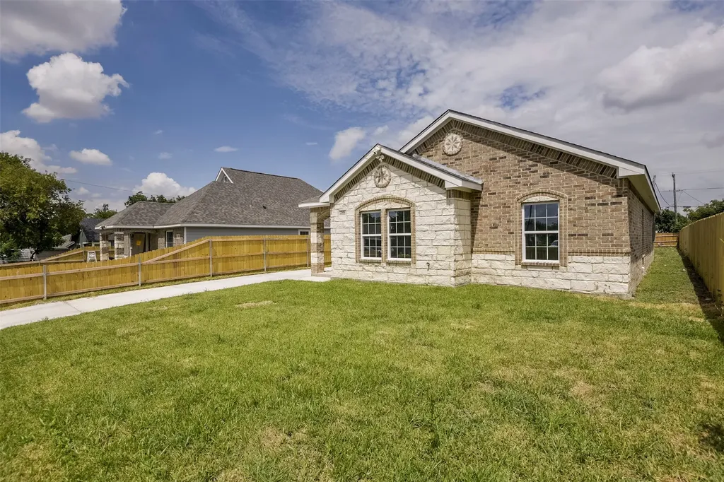 2506 S Denley Drive Dallas TX 75216