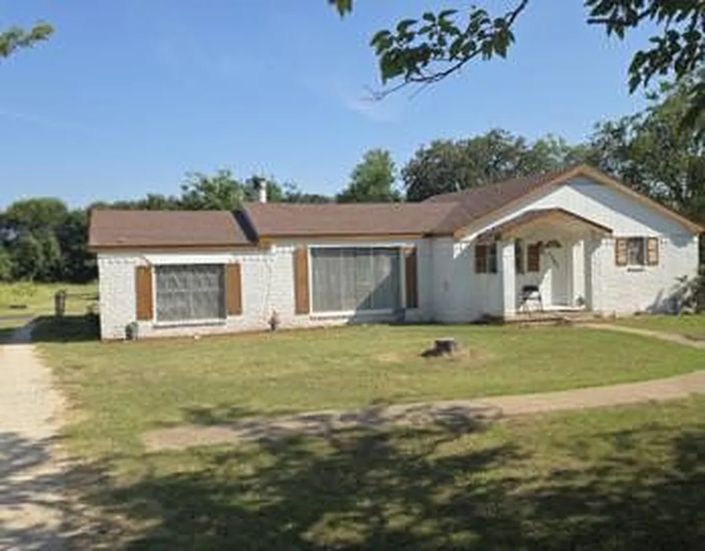 1397 E Central Lorena TX 76655