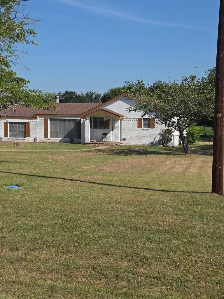 1397 E Central Lorena TX 76655