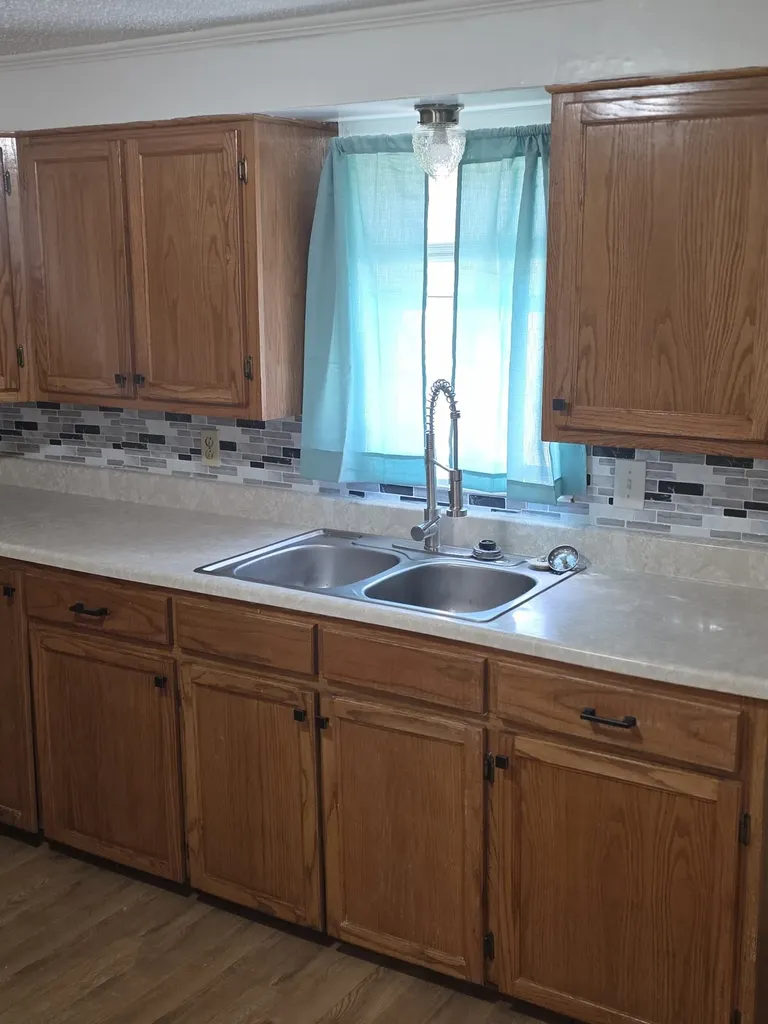 1397 E Central Lorena TX 76655