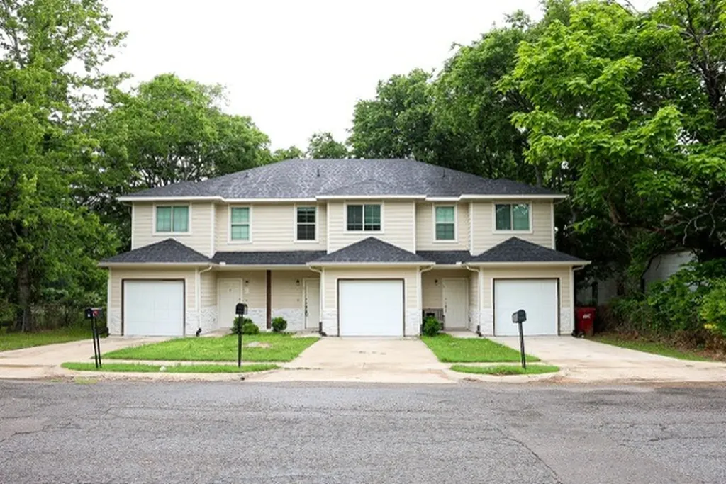 802 S 5th Street Bonham TX 75418