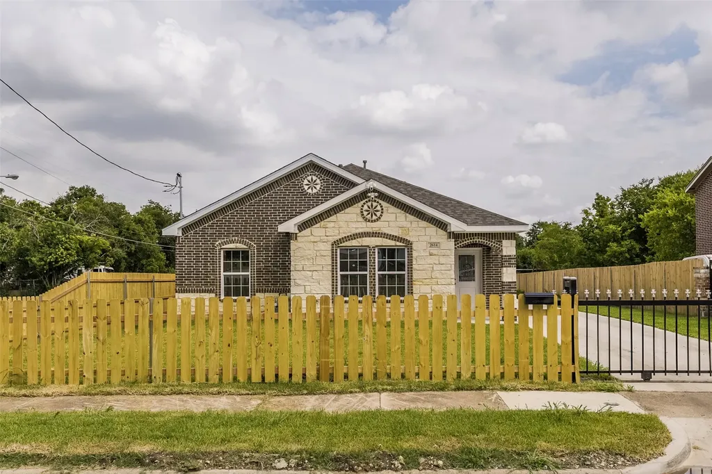 2614 Marjorie Avenue Dallas TX 75216
