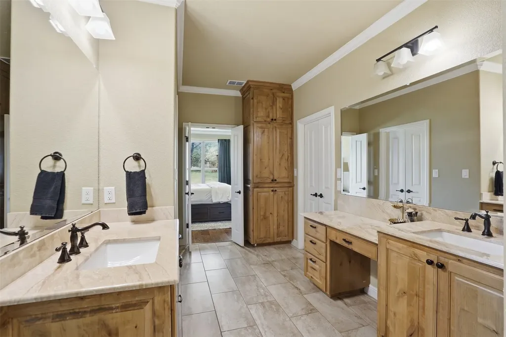 3832 Legend Trail Granbury TX 76049