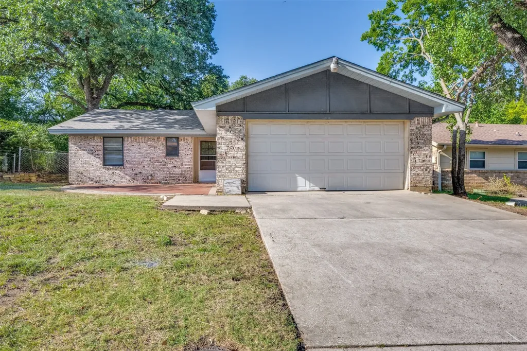 712 Chisholm Trail Denton TX 76209