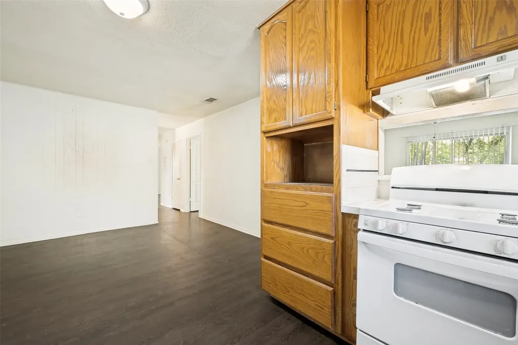 712 Chisholm Trail Denton TX 76209