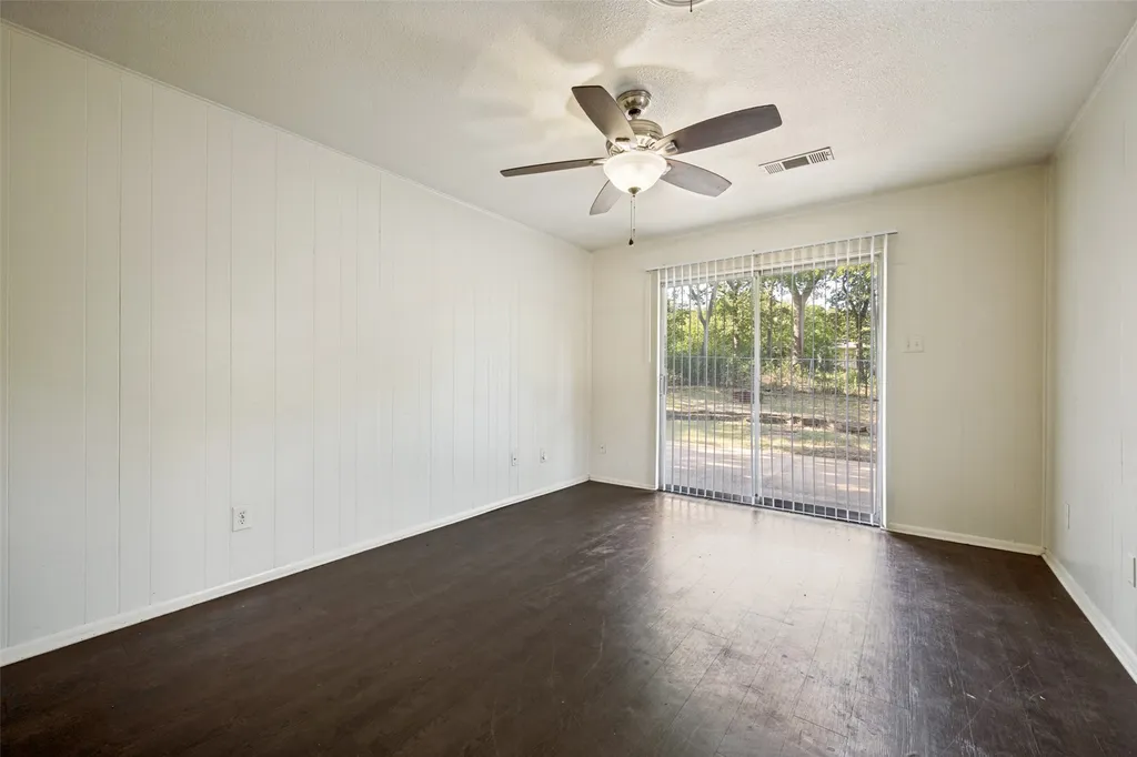 712 Chisholm Trail Denton TX 76209