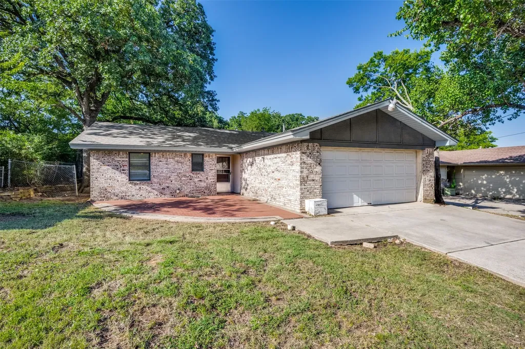712 Chisholm Trail Denton TX 76209