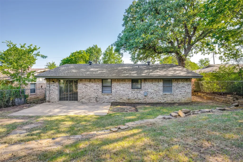 712 Chisholm Trail Denton TX 76209