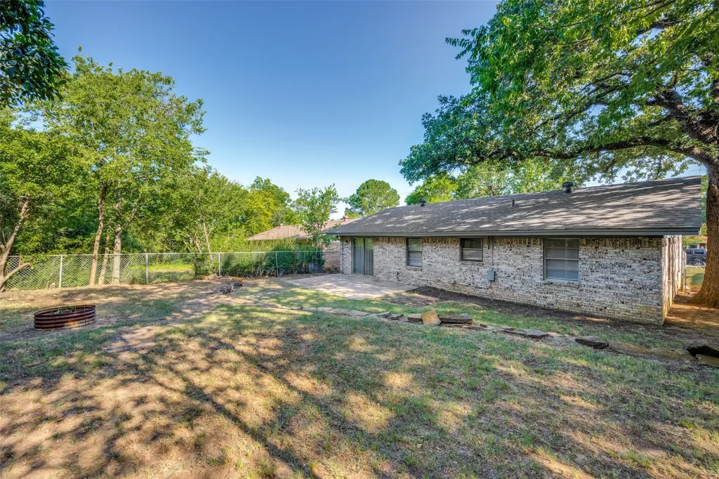 712 Chisholm Trail Denton TX 76209