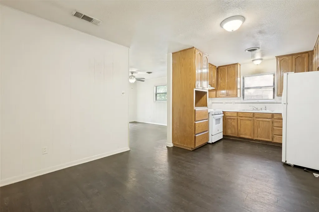 712 Chisholm Trail Denton TX 76209