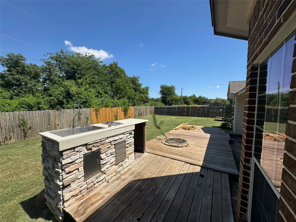 436 W Wall Street Hewitt TX 76643