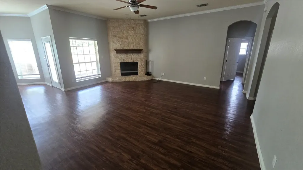 436 W Wall Street Hewitt TX 76643