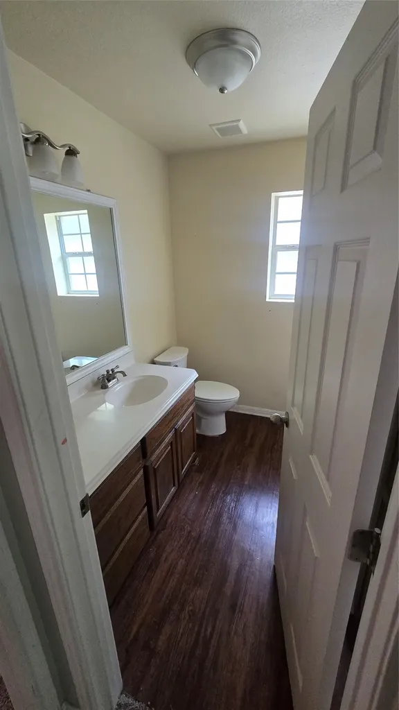 436 W Wall Street Hewitt TX 76643