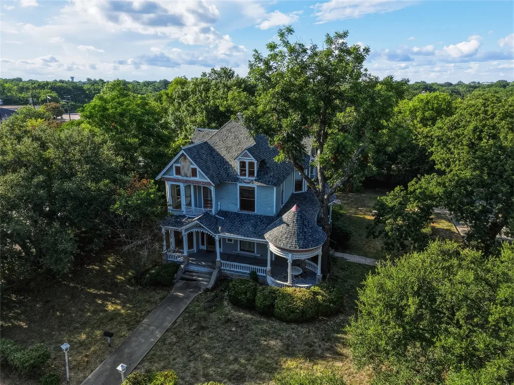 221 E Bridge Street Granbury TX 76048