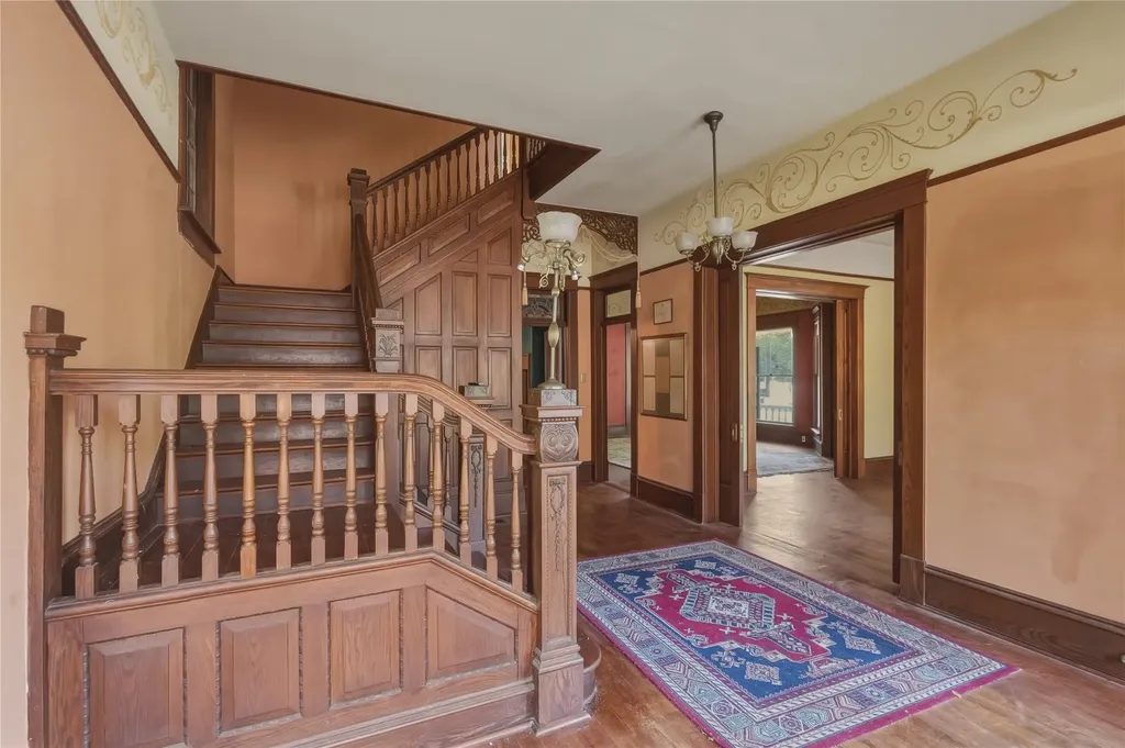 221 E Bridge Street Granbury TX 76048