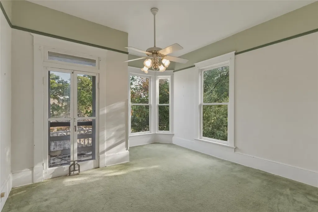 221 E Bridge Street Granbury TX 76048